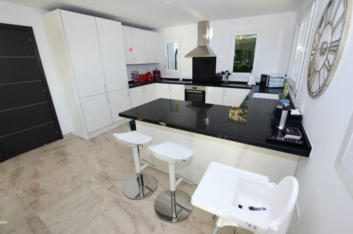 Image No.10-6 Bed House for sale