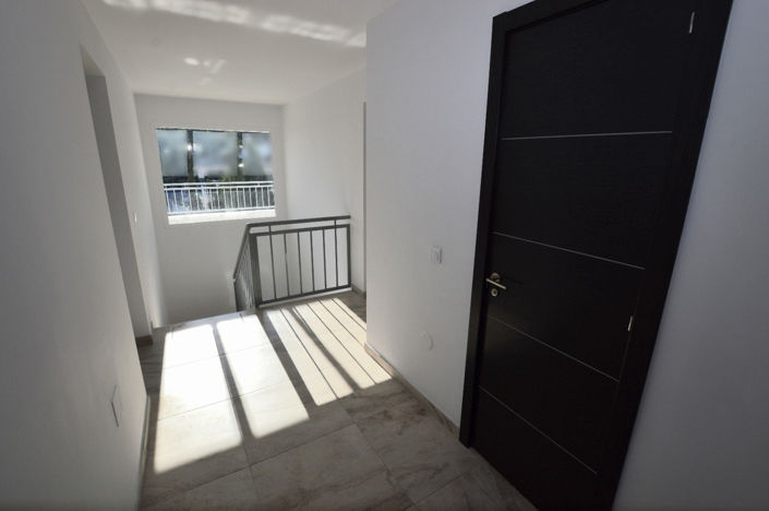 Image No.16-6 Bed House for sale