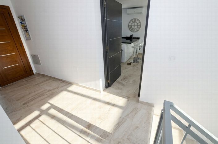 Image No.17-6 Bed Villa for sale