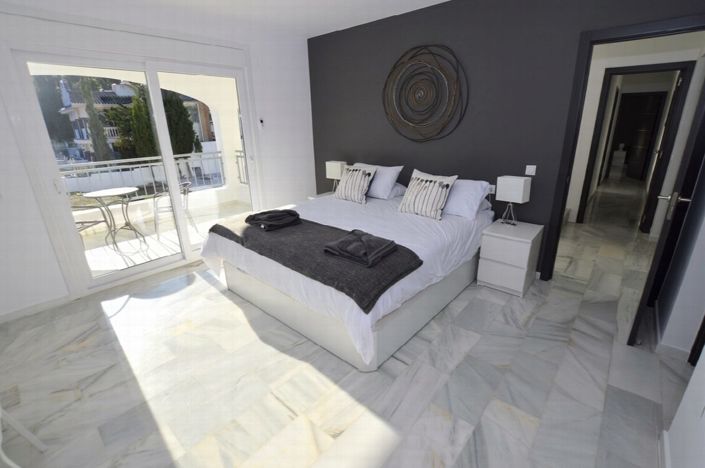 Image No.18-6 Bed Villa for sale