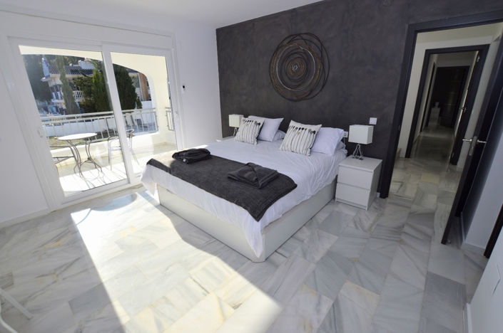 Image No.18-6 Bed House for sale