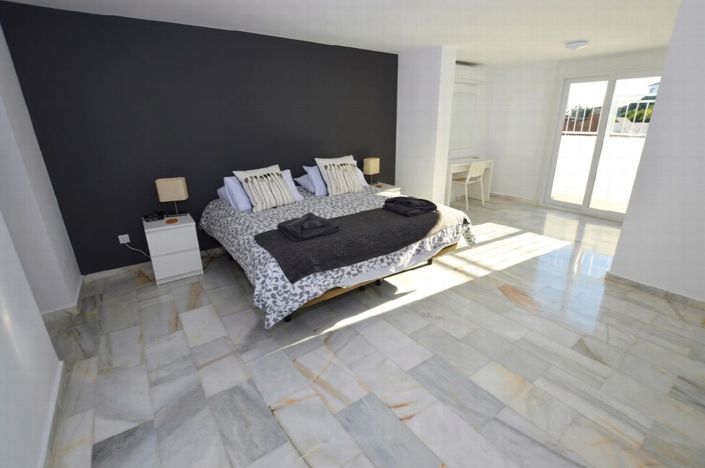 Image No.26-6 Bed Villa for sale