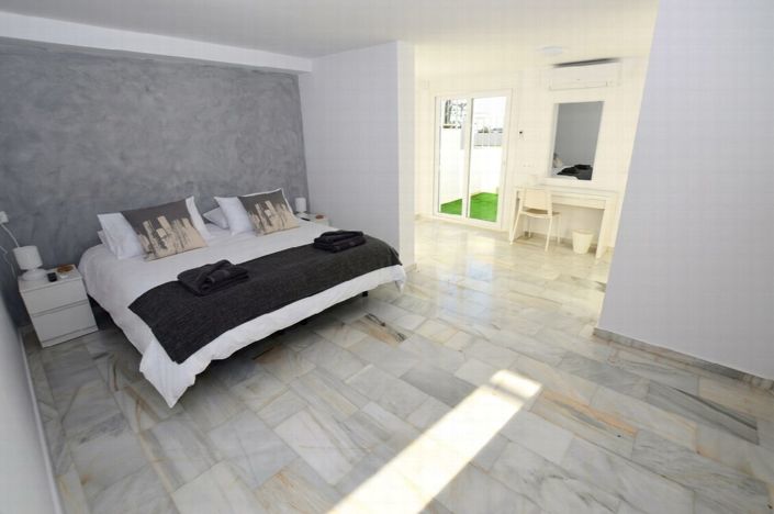 Image No.28-6 Bed Villa for sale