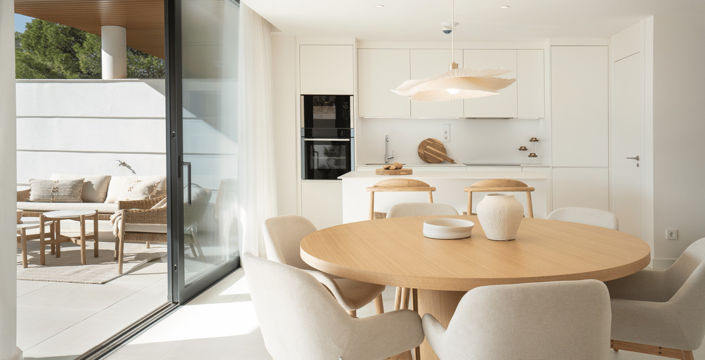 Image No.10-2 Bed Property for sale