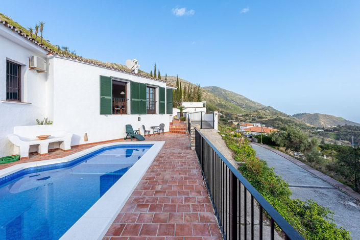 Image No.1-4 Bed House for sale