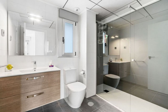 Image No.15-3 Bed House for sale