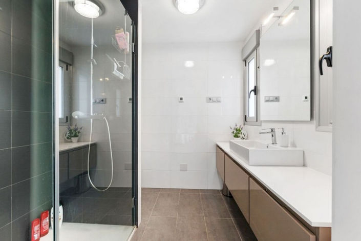 Image No.19-3 Bed House for sale