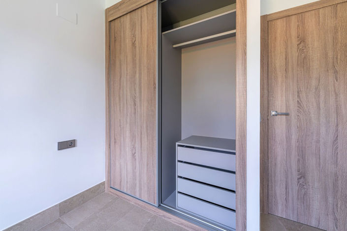 Image No.18-3 Bed Apartment for sale