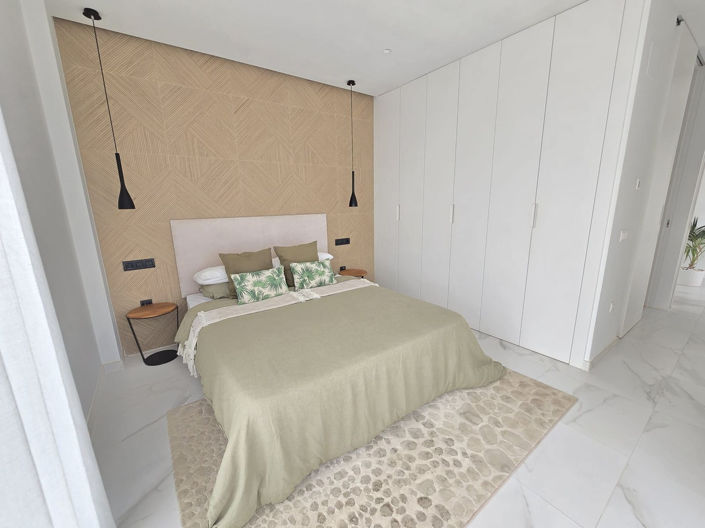 Image No.12-3 Bed House for sale