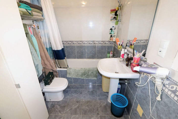 Image No.12-3 Bed House for sale