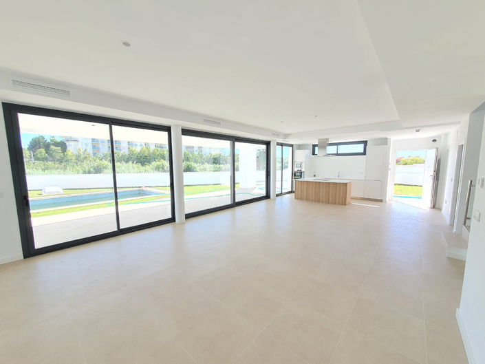 Image No.19-4 Bed Villa for sale