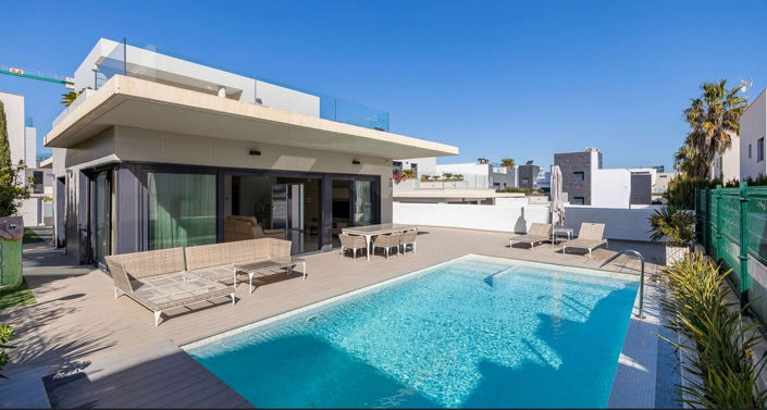 Image No.2-4 Bed House for sale