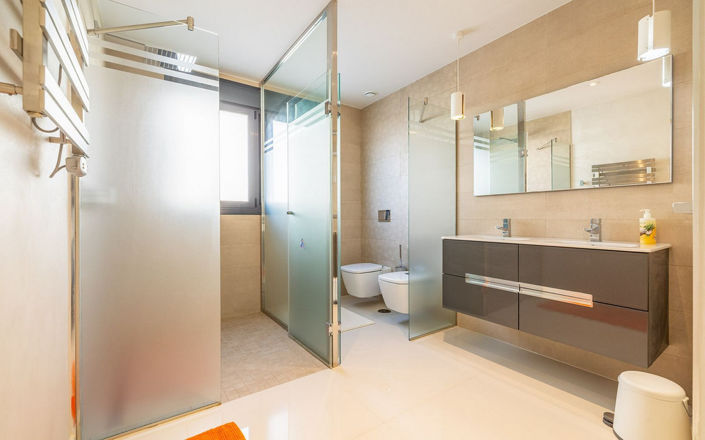 Image No.21-4 Bed House for sale