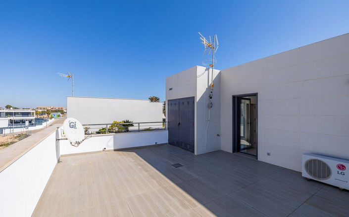 Image No.24-4 Bed House for sale