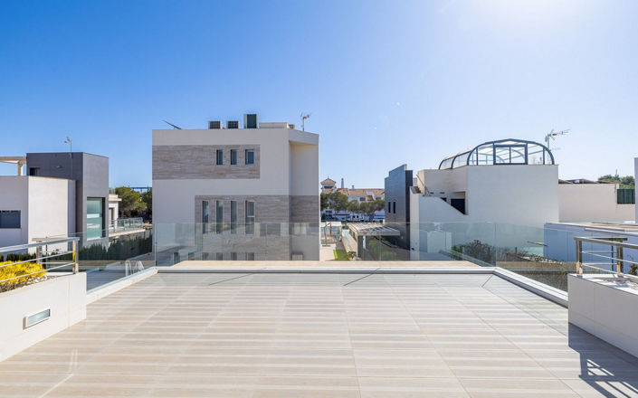 Image No.25-4 Bed House for sale