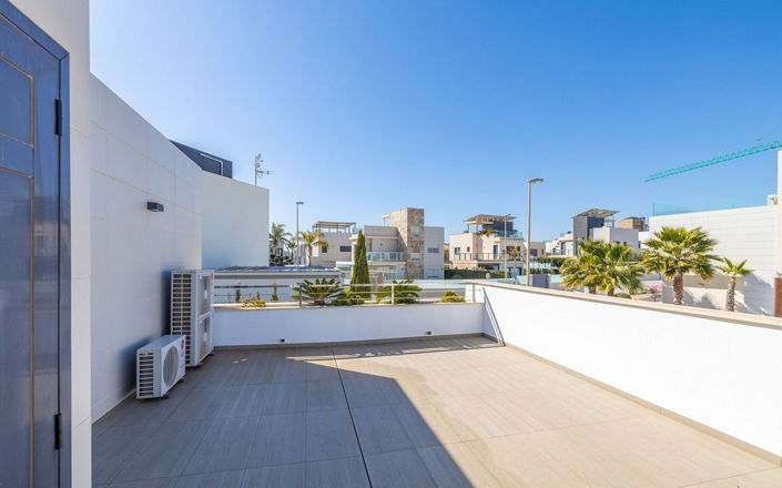 Image No.26-4 Bed House for sale