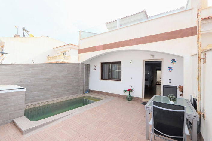 Image No.1-4 Bed House for sale