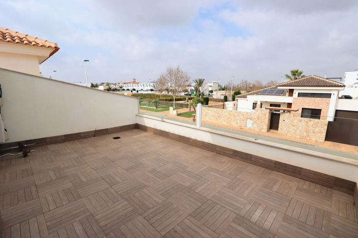 Image No.16-4 Bed House for sale