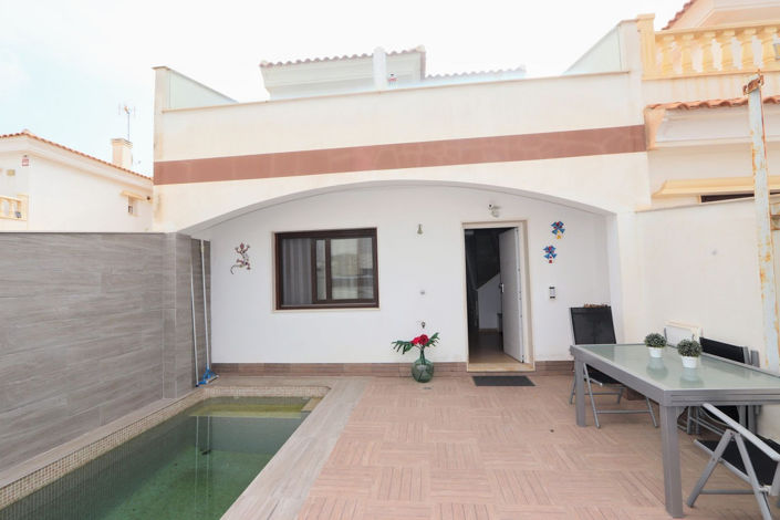 Image No.2-4 Bed House for sale