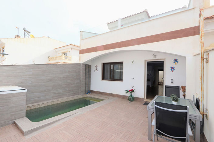 Image No.20-4 Bed House for sale