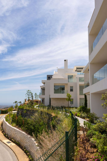 Image No.17-2 Bed Property for sale