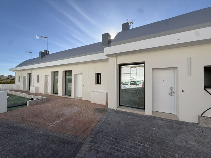 Image No.10-3 Bed Property for sale