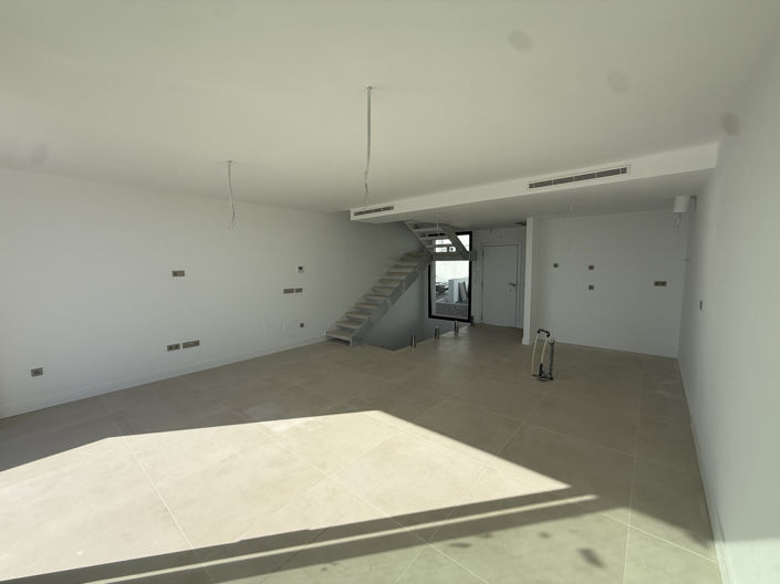 Image No.14-3 Bed Property for sale