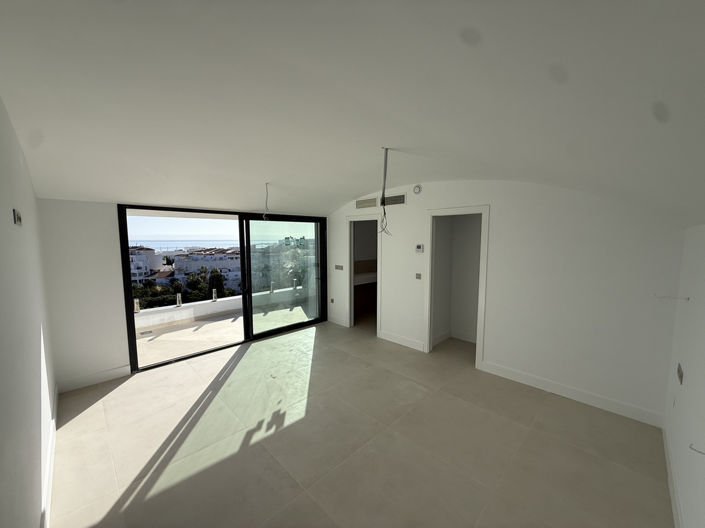 Image No.20-3 Bed Property for sale