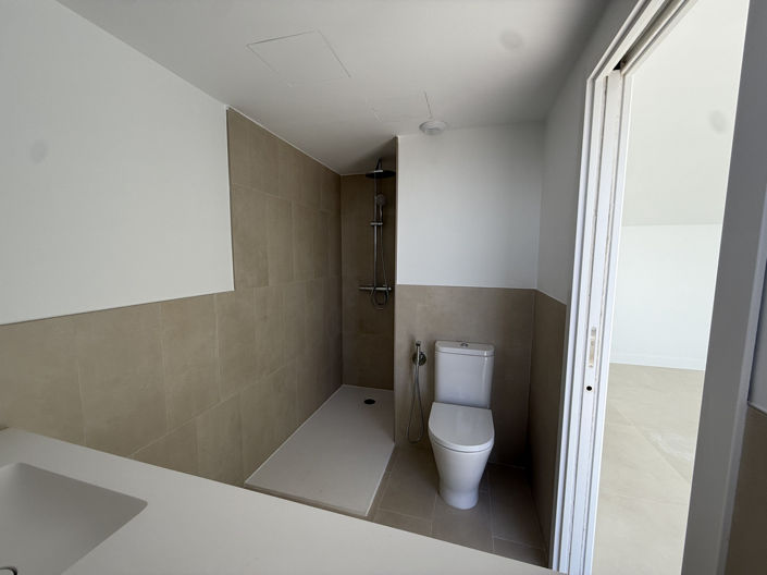 Image No.23-3 Bed Property for sale