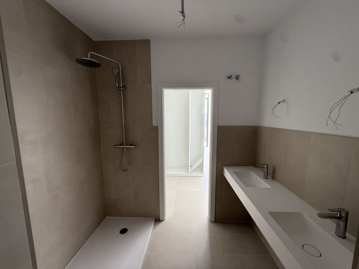 Image No.28-3 Bed Property for sale