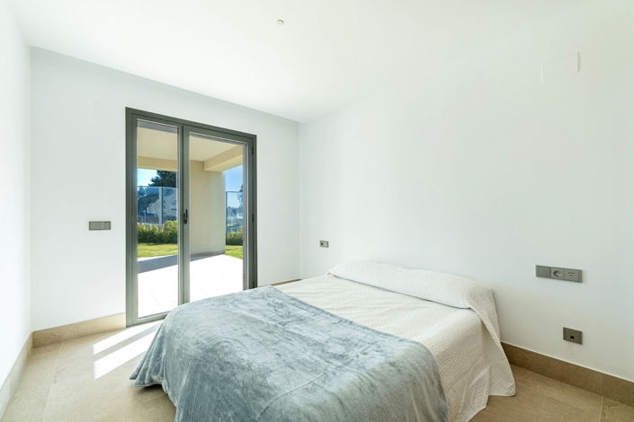 Image No.14-3 Bed Apartment for sale