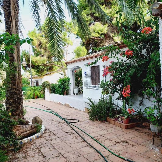 Image No.2-Villa de 4 chambres à vendre à Orihuela Costa