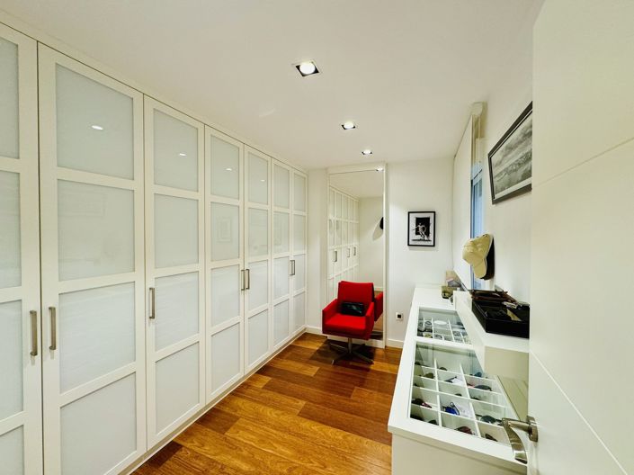 Image No.20-3 Bed Apartment for sale