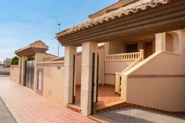 Image No.2-3 Bed Townhouse for sale