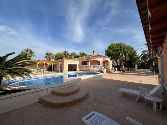 Image No.1-3 Bed Villa for sale