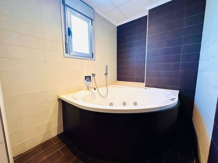 Image No.34-3 Bed Apartment for sale