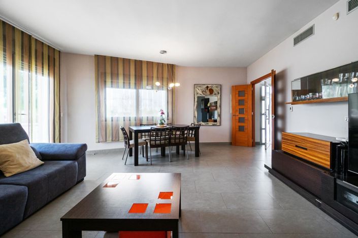 Image No.10-4 Bed Villa for sale