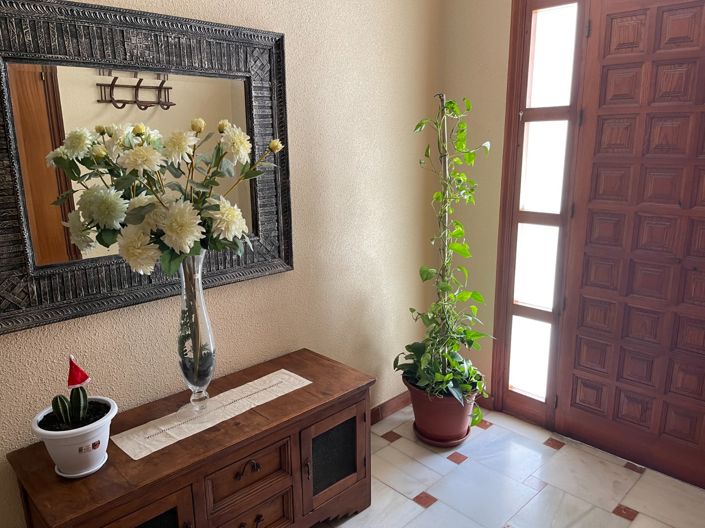 Image No.2-5 Bed Villa for sale