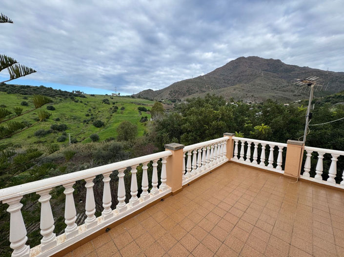 Image No.1-Villa de 4 chambres à vendre à Estepona