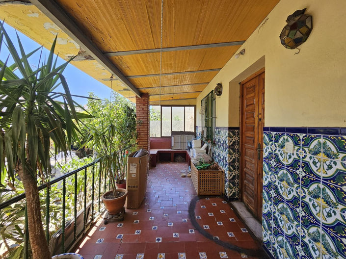 Image No.1-5 Bed Townhouse for sale