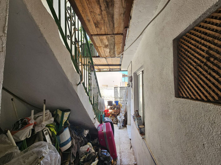 Image No.8-5 Bed House for sale