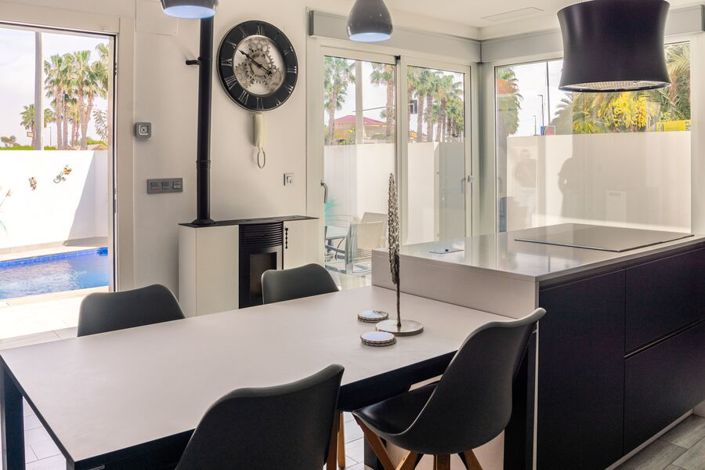 Image No.4-3 Bed Villa for sale