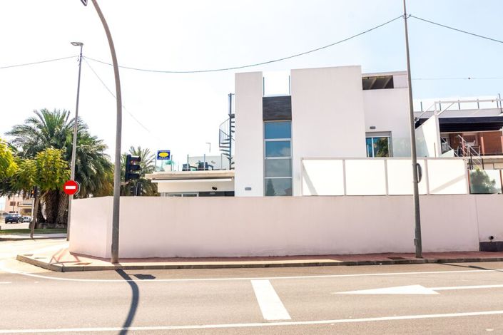 Image No.44-3 Bed Villa for sale