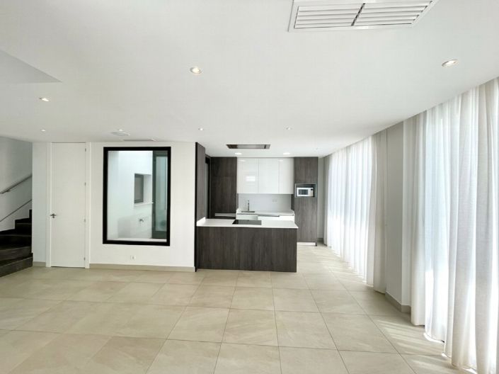 Image No.12-3 Bed Property for sale
