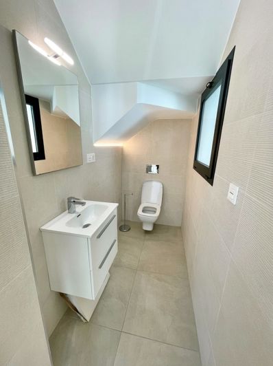 Image No.14-3 Bed Property for sale