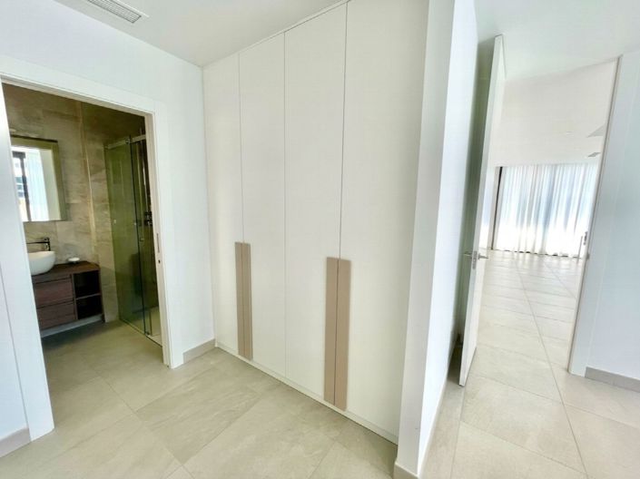 Image No.18-3 Bed Property for sale