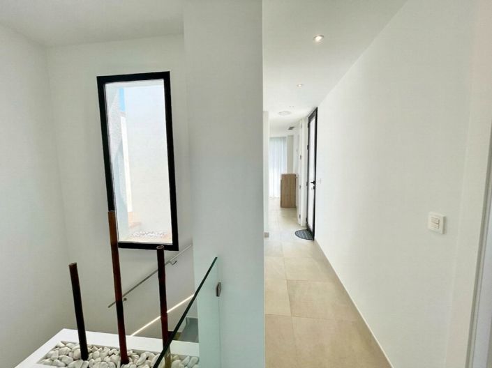 Image No.20-3 Bed Property for sale