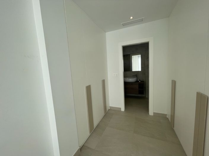 Image No.7-3 Bed Villa for sale