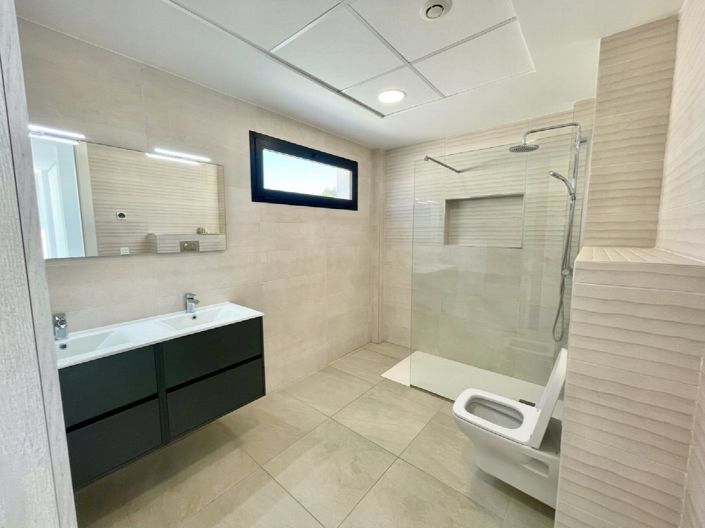 Image No.7-3 Bed Property for sale