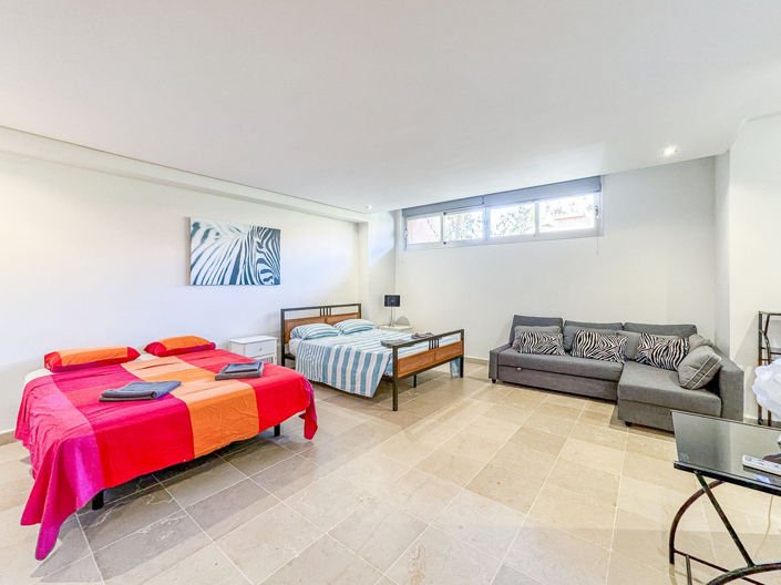 Image No.12-4 Bed Townhouse for sale